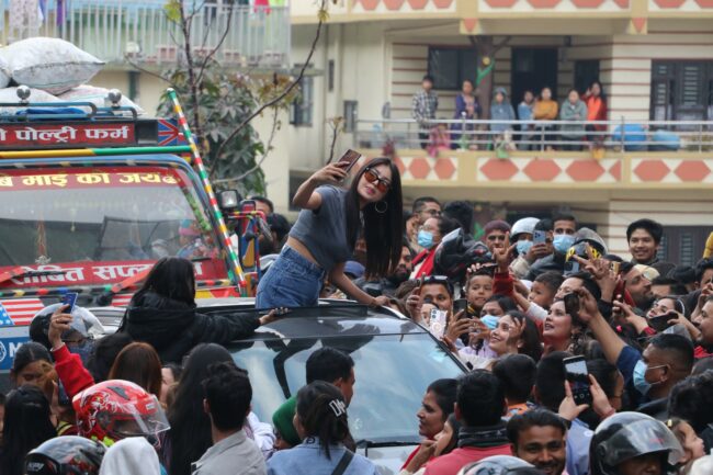 उपहारले शनिबार पनि राम्रो ब्यापार गर्दै