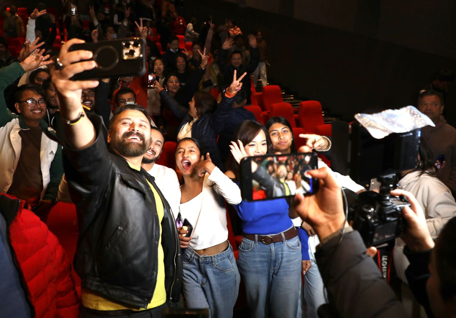 ‘एक्टर : टेक वन ‘ लाई दर्शकको साथ :  शनिबार ३ सय बढि पायो शो , हलमा दर्शकसँगै कलाकार,टेक टु’को माग