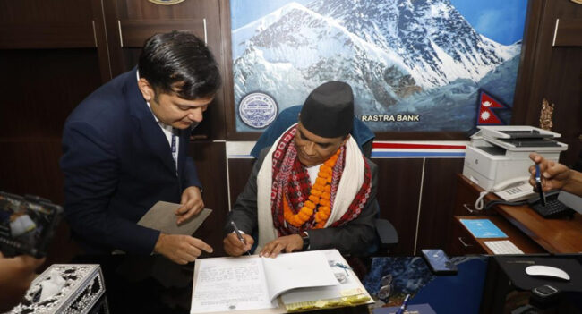 नवनियुक्त गभर्नरको पहिलो निर्णय : ५ सय र १ हजारको नयाँ नोट छाप्ने