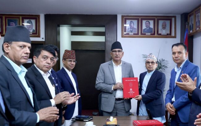 अर्थमन्त्रीलाई राजस्व परामर्श समितिले बुझायो प्रतिवेदन