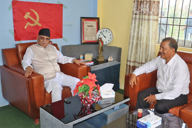 विप्लव सँग नजिकिदै प्रचण्ड, भेट्न पुगे हरिसिद्धी